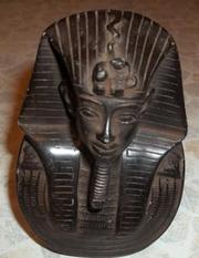 Старинный бюст  Тутанхамона 